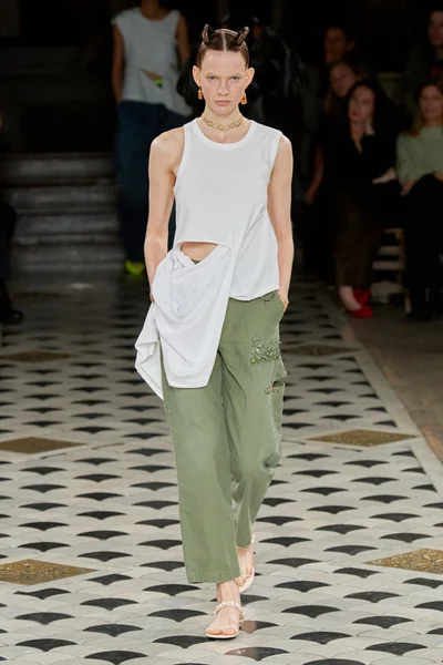 Look 32